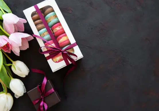 Boeket tulpen met extra cadeautje van macarons